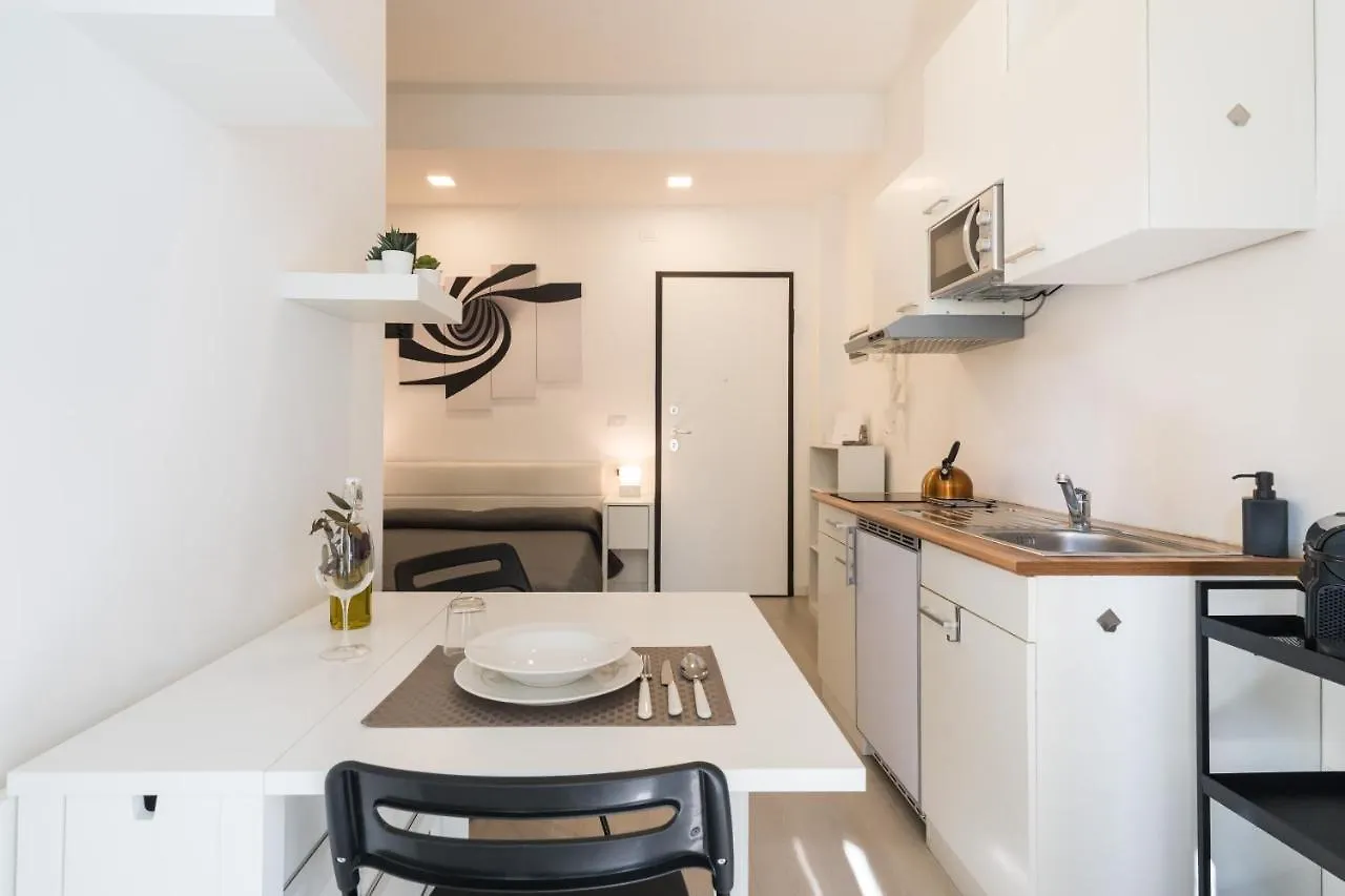 Apartment Maya Loreto Milan Italy