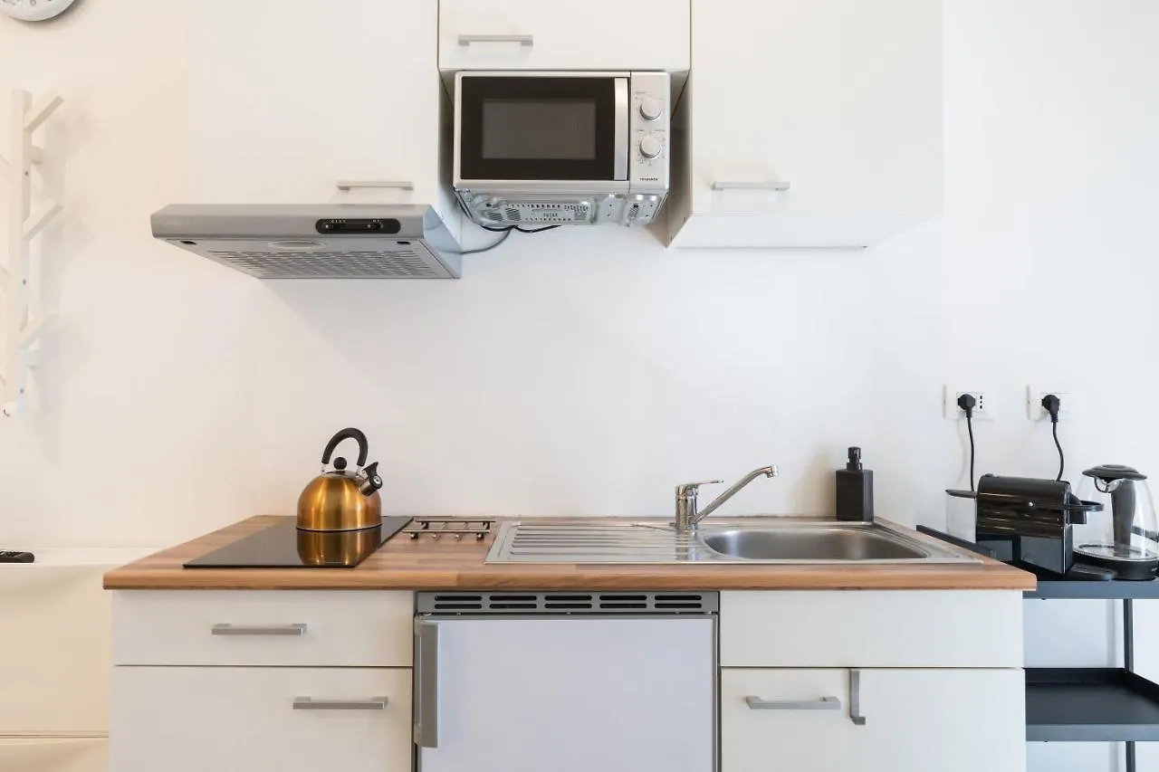 Apartment Maya Loreto Milan