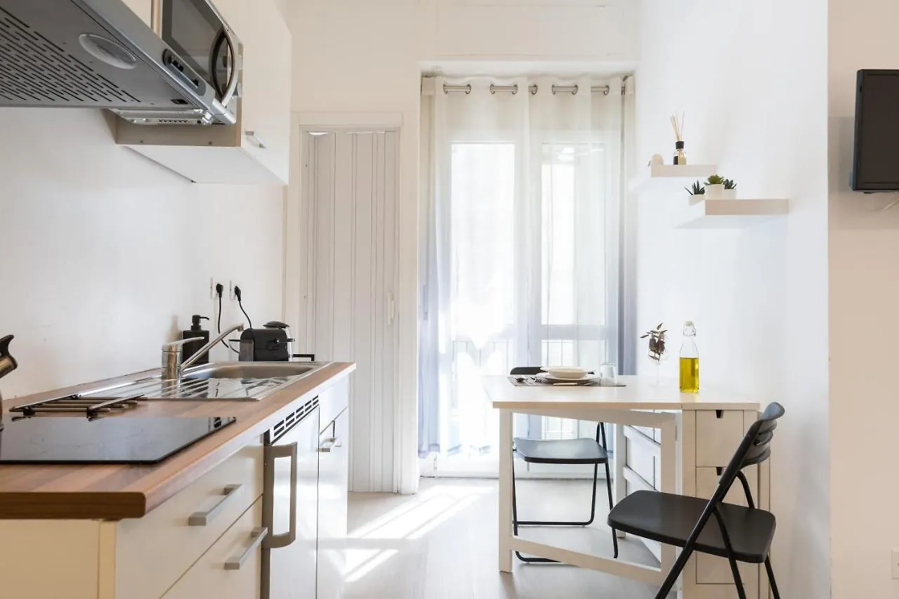 Apartment Maya Loreto Milan 0*,