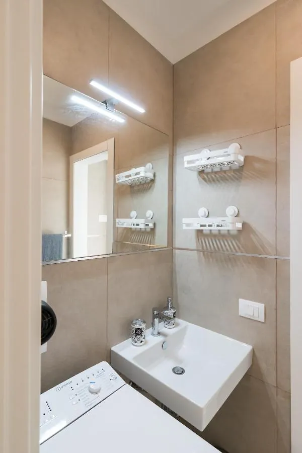 Apartment Maya Loreto Milan