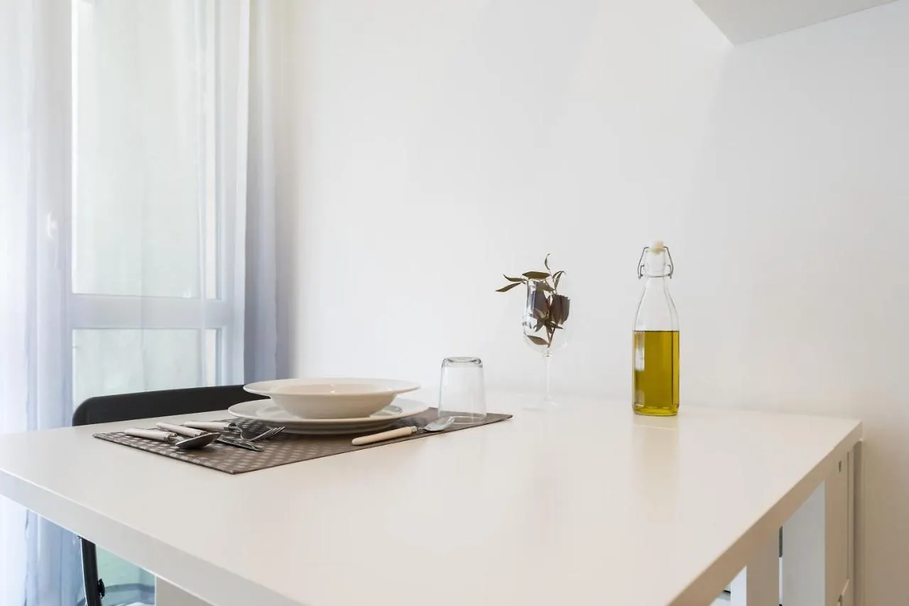 Apartment Maya Loreto Milan