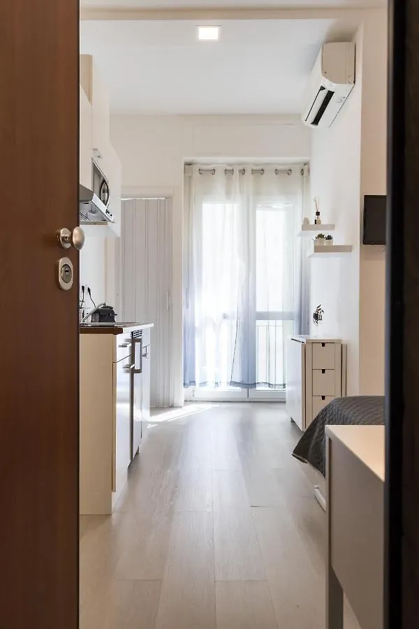 Apartment Maya Loreto Milan 0*,
