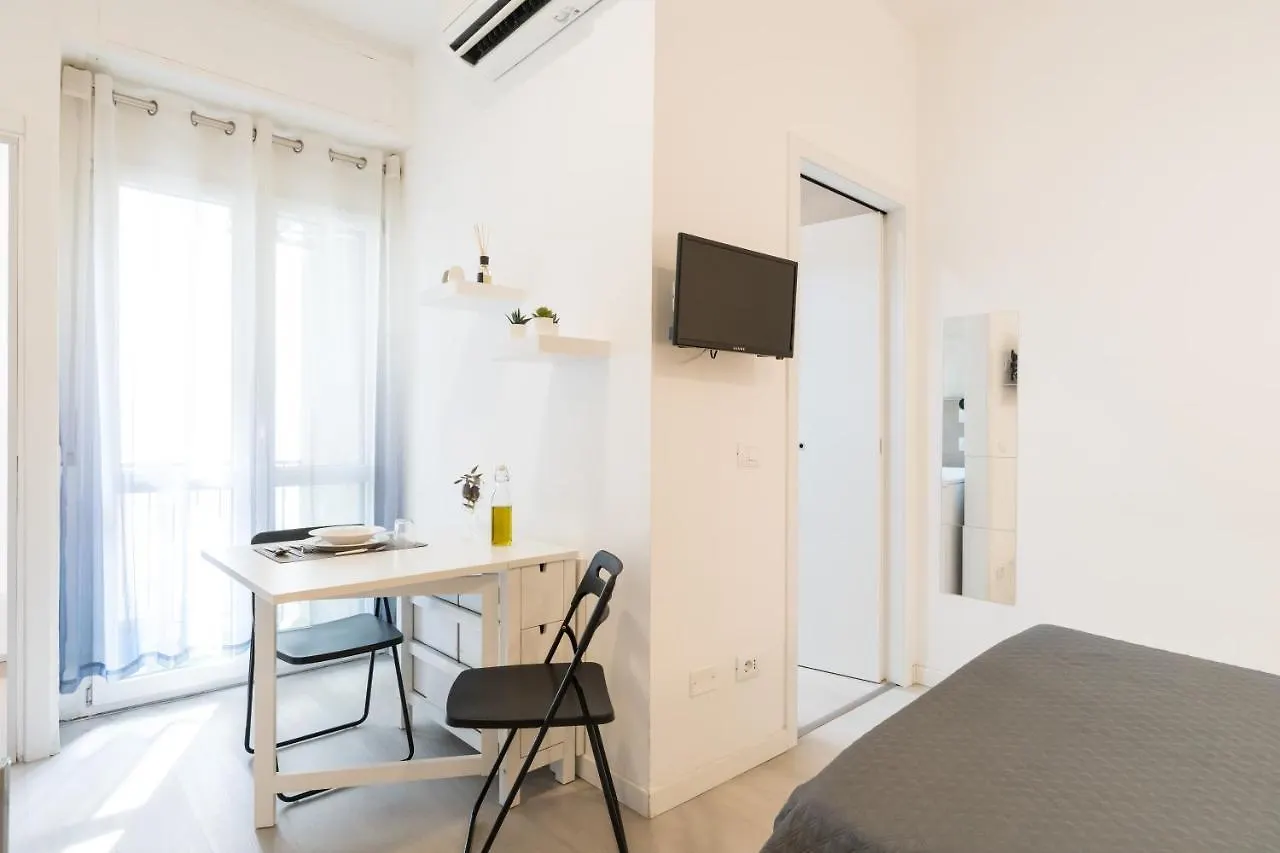 Apartment Maya Loreto Milan 0*,