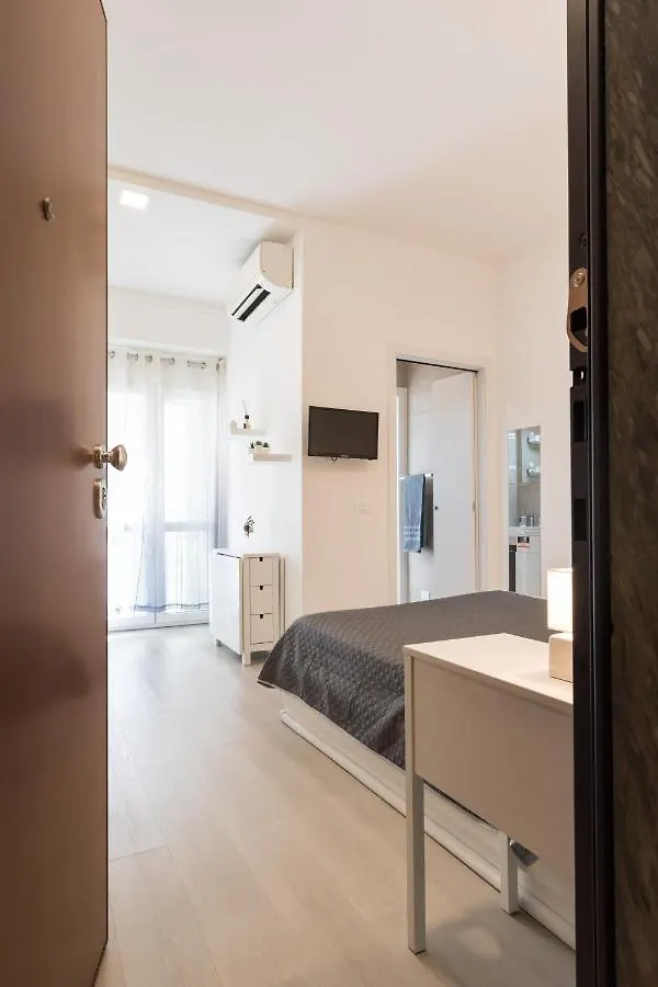 Apartment Maya Loreto Milan